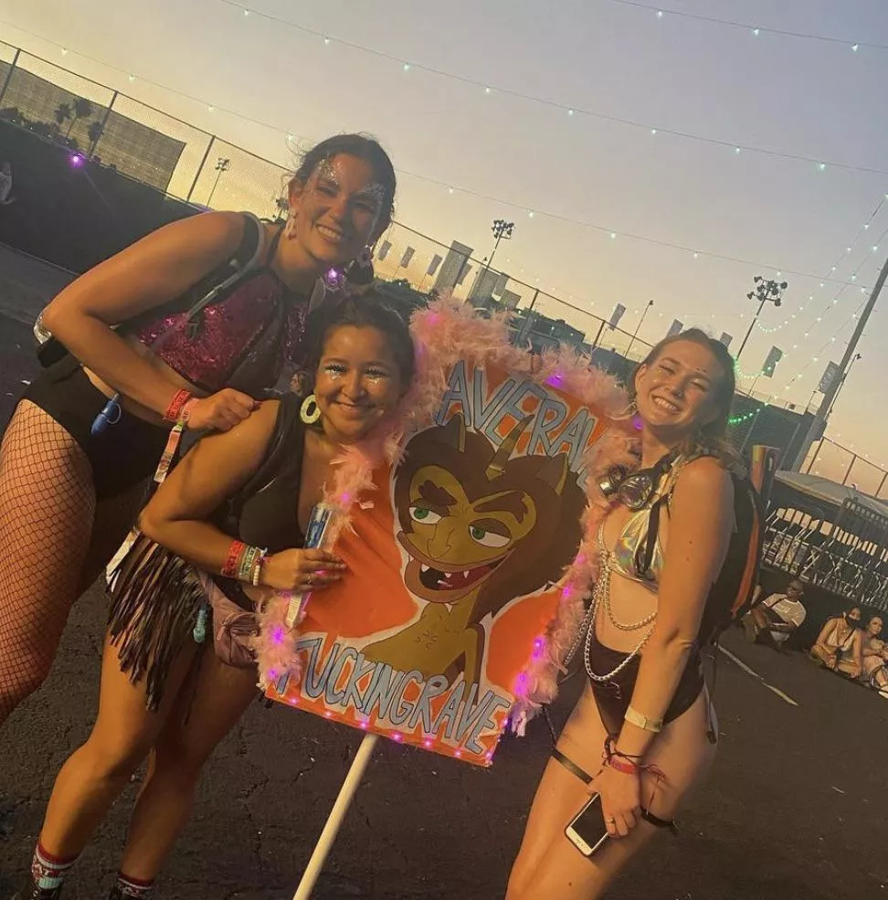 Idk why but these tall girls really put a tingle in my dingle.