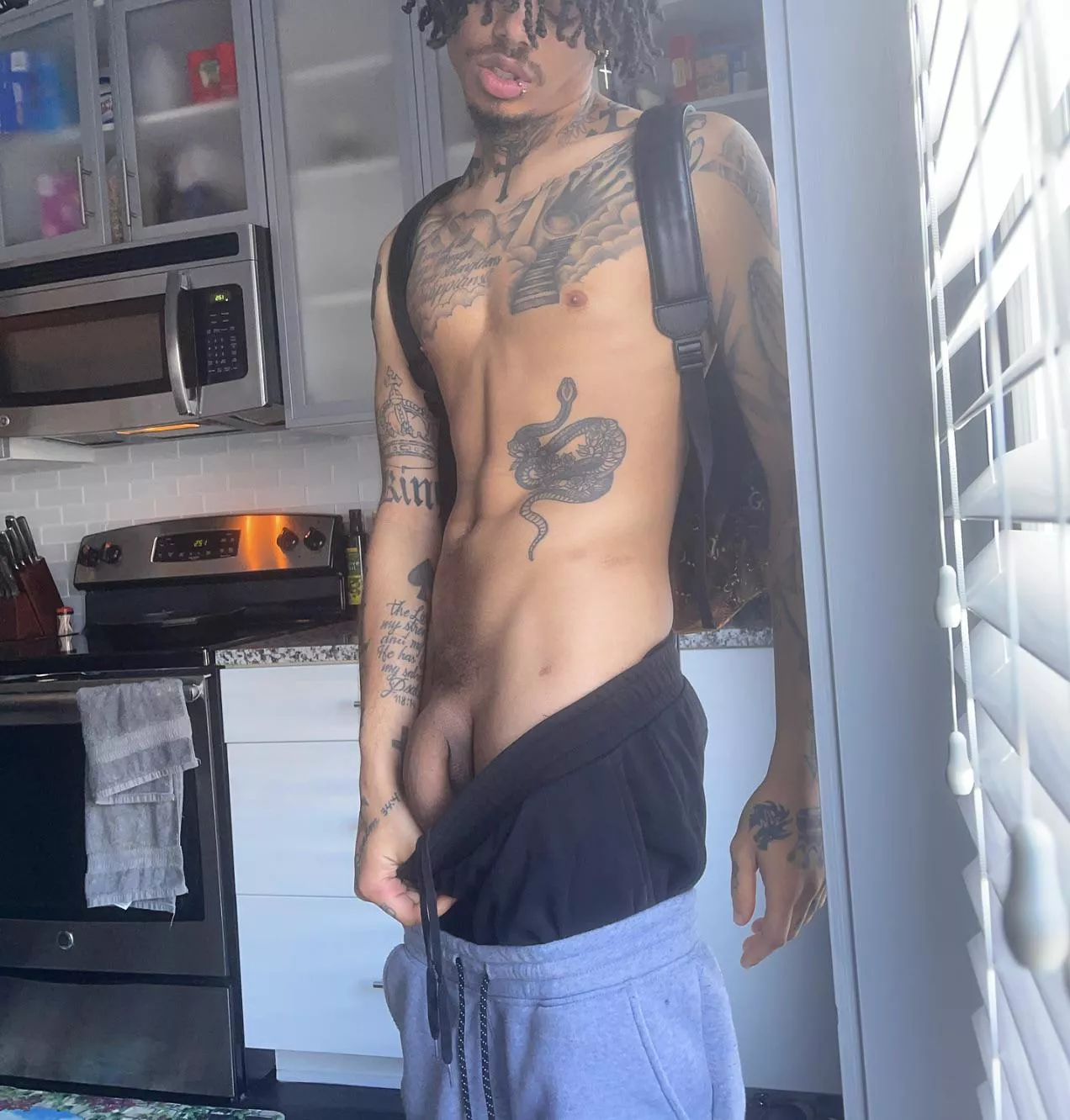 If i pull out this 9 inch will you take it deep in your guts? 🍆🍑