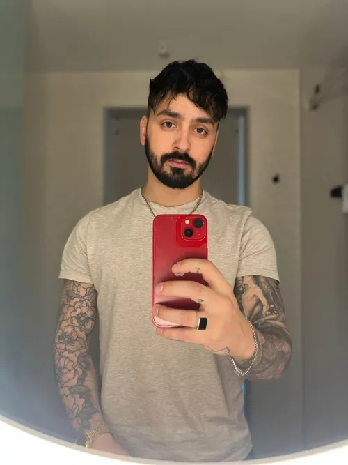 I’m bored - there’s a video of me jerking off on my profile somewhere lmao. Ladies, you up?