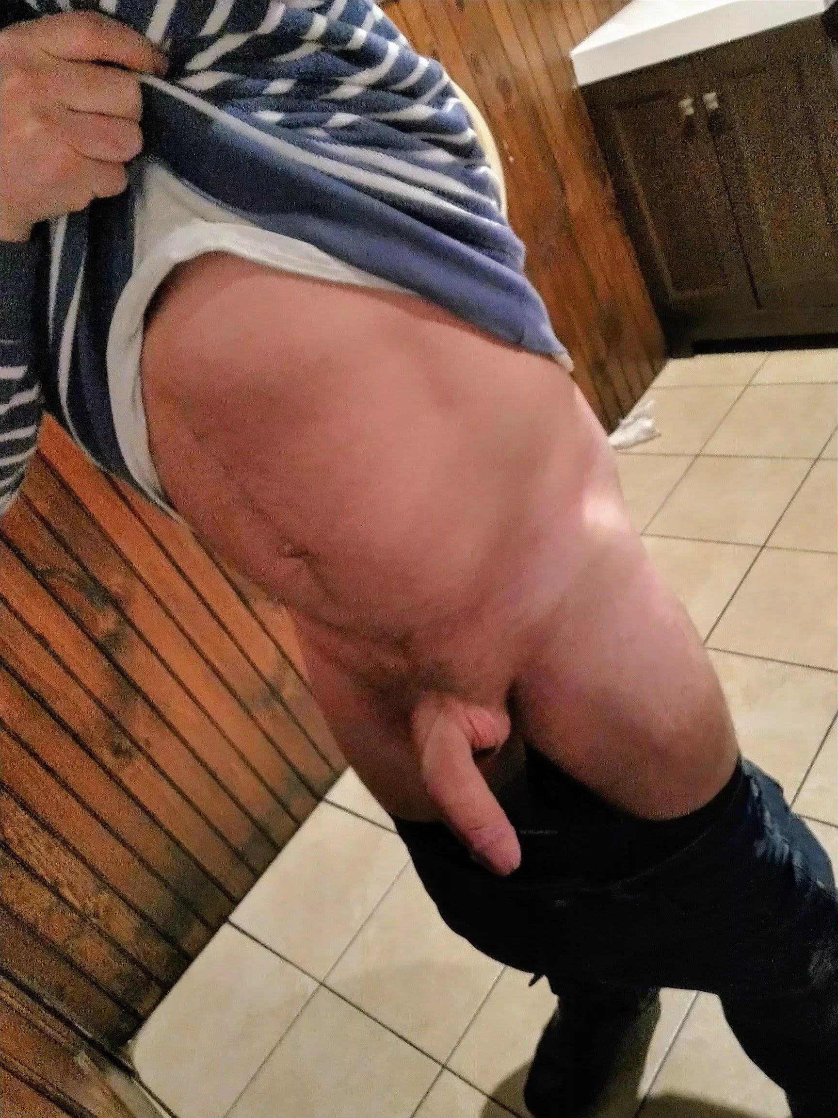 it's my bday weekend and I'm posting a nude from every pub! [40s]