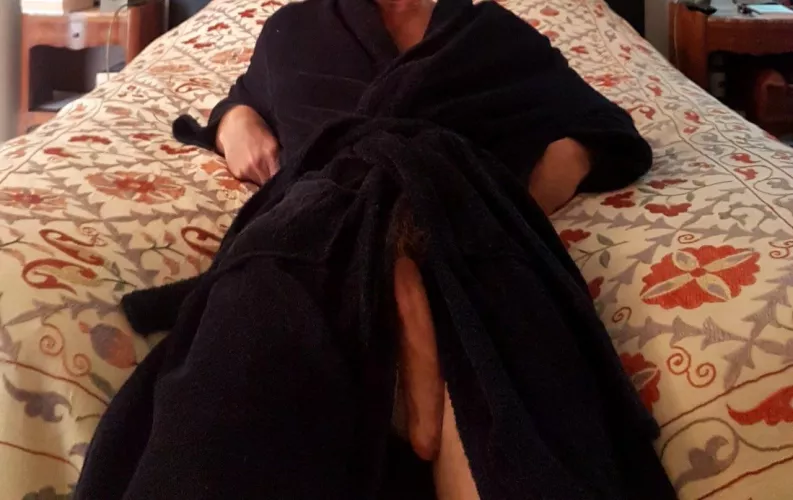 Just sitting here waiting on your wife to come in… (it gets bigger)