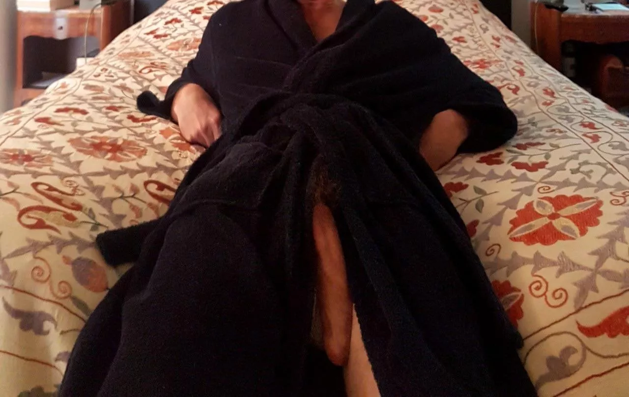 Just sitting here waiting on your wife to come in… (it gets bigger)