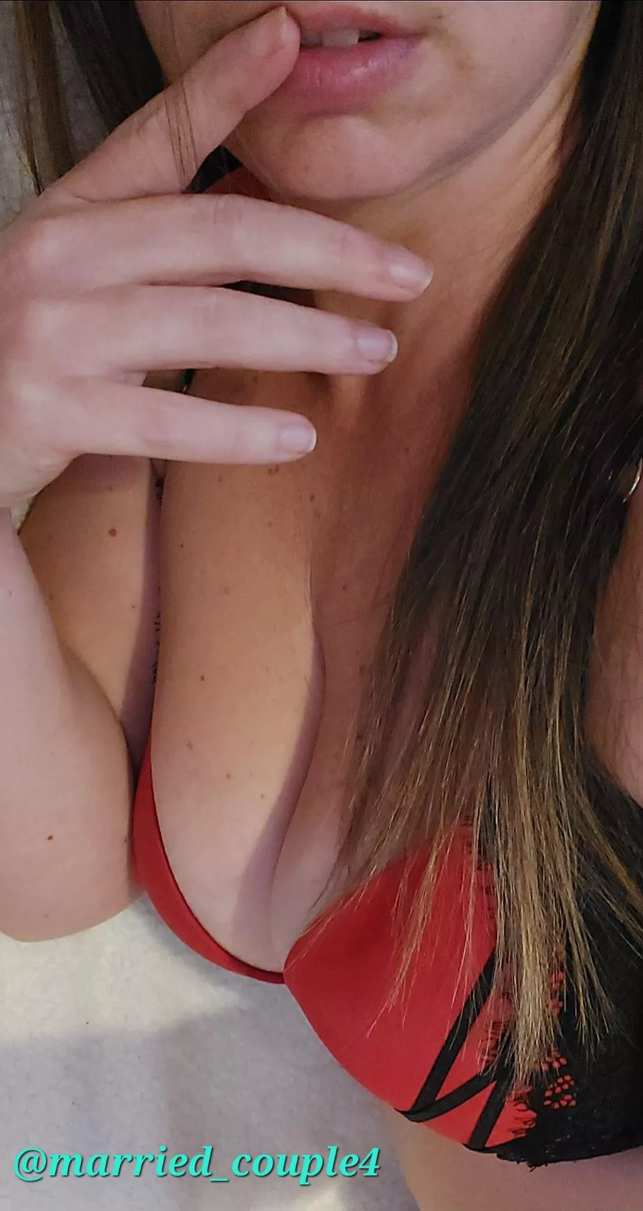 Last couple of days to get the special December price of $3.99 😉. Weekly sex videos / Blowjobs / Dildo play + lots more 😘