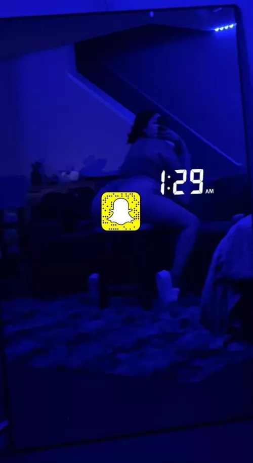 Like if I can send you 🍑 pics <3