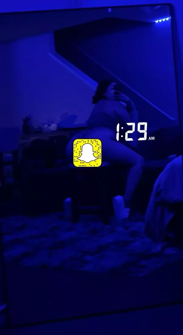 Like if I can send you 🍑 pics <3 [domme]