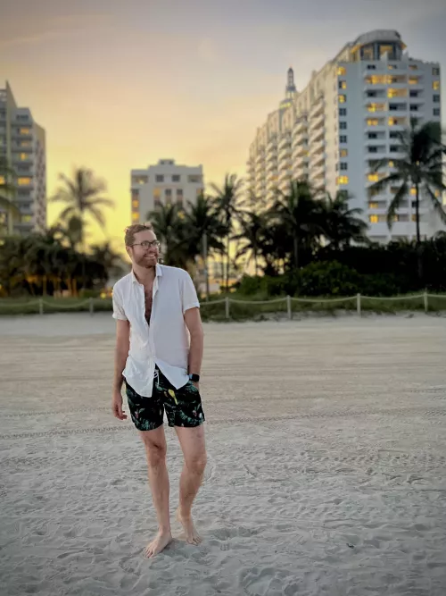 Looking for someone to chat. Who’s ready for NYE? 🥂🍾