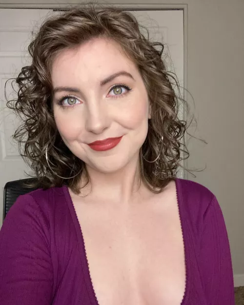 My favorite low-cut top 😻