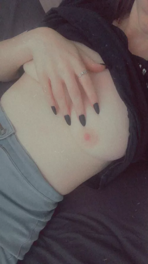 Sharp and black, just the way I like it. 🖤