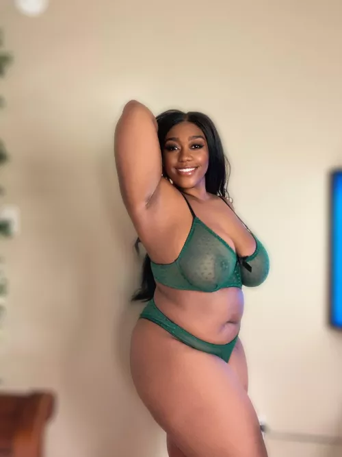 Showing off for yall🫢💚
