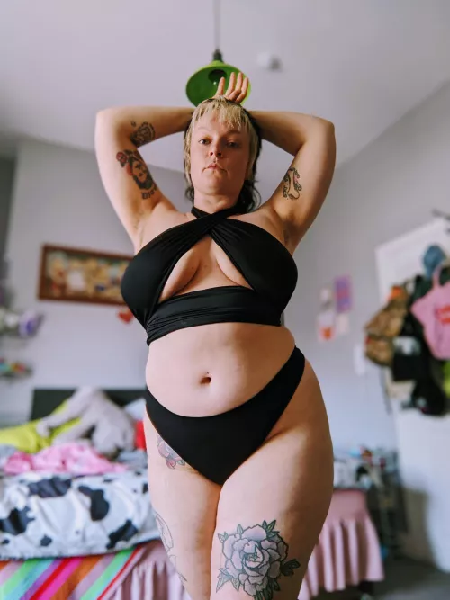 Soft, squishy curves and fuzzy all over 🥰🖤