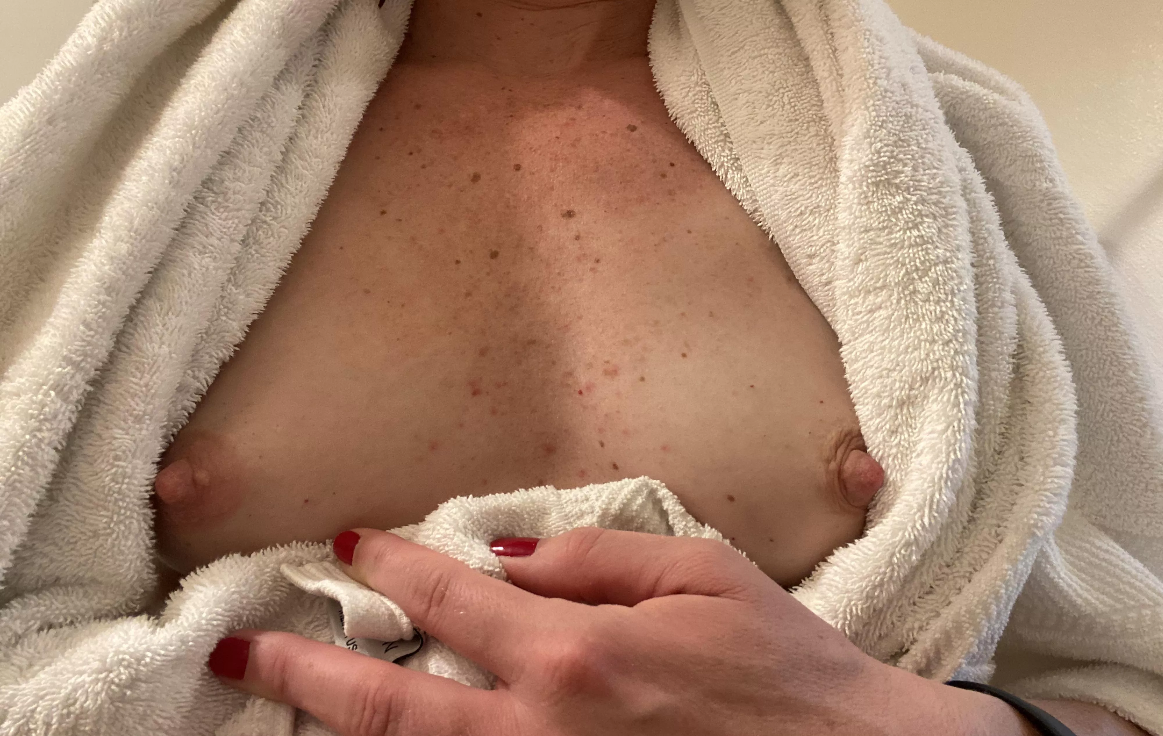 Some cold post shower titties!