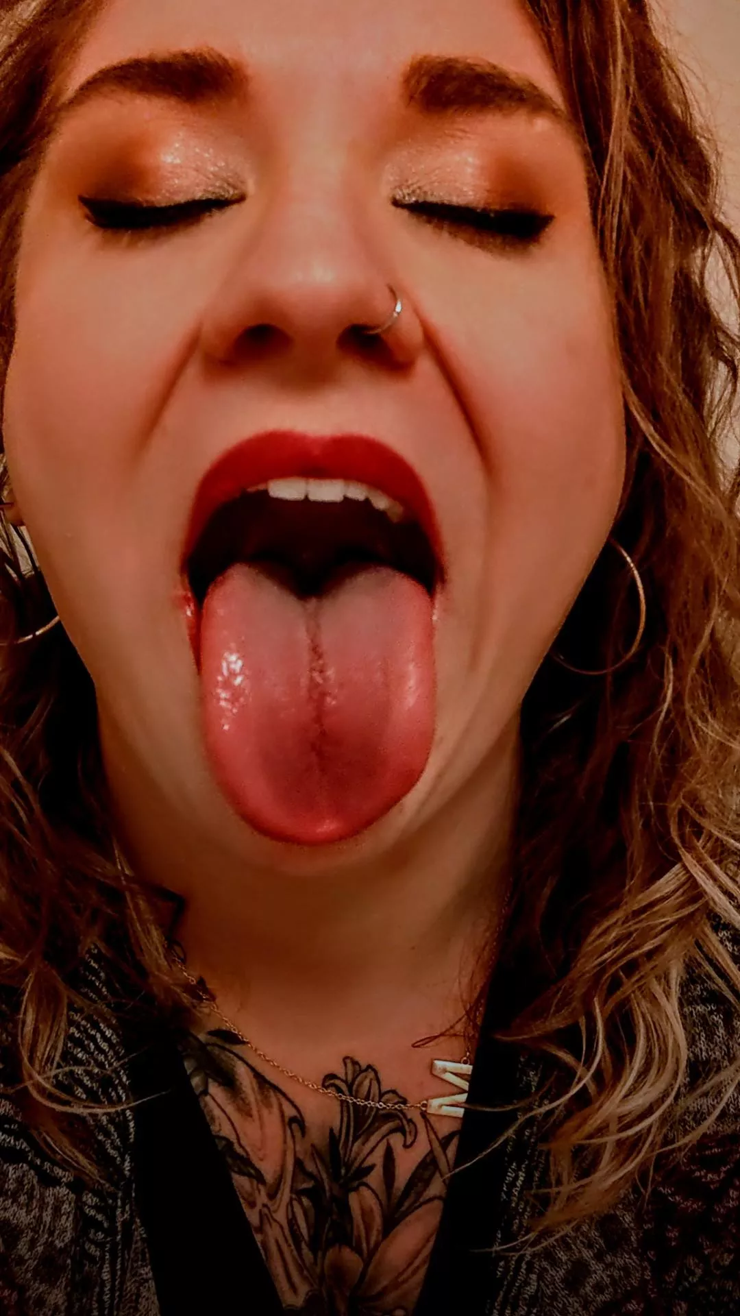 Surprise! Early treat for my Friday Fan Club! 😈🤤💦