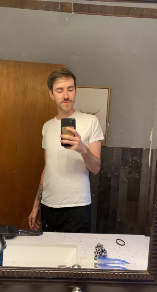 Trying the stache look 🥸