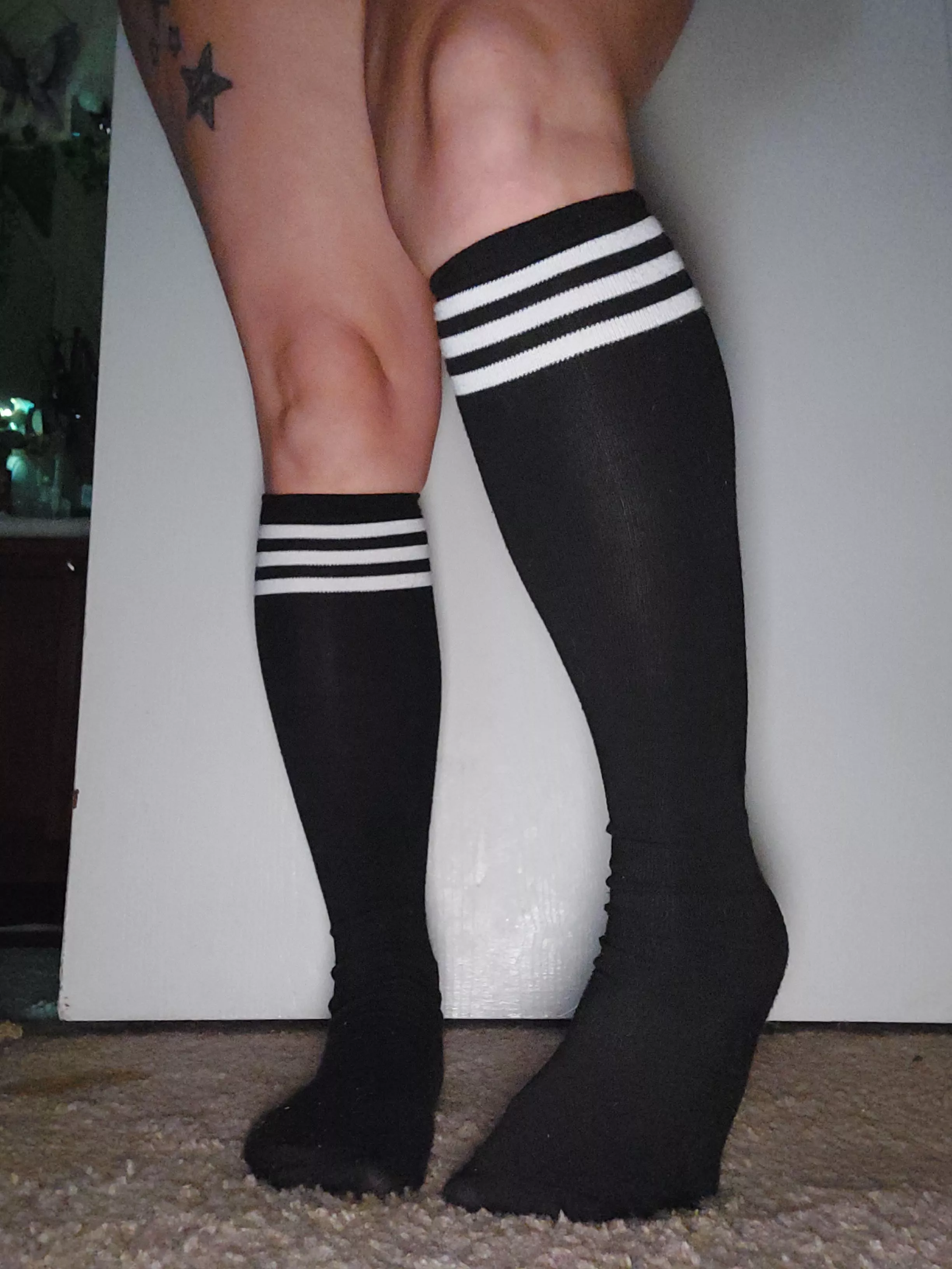 wanna get frisky with me in my knee highs?