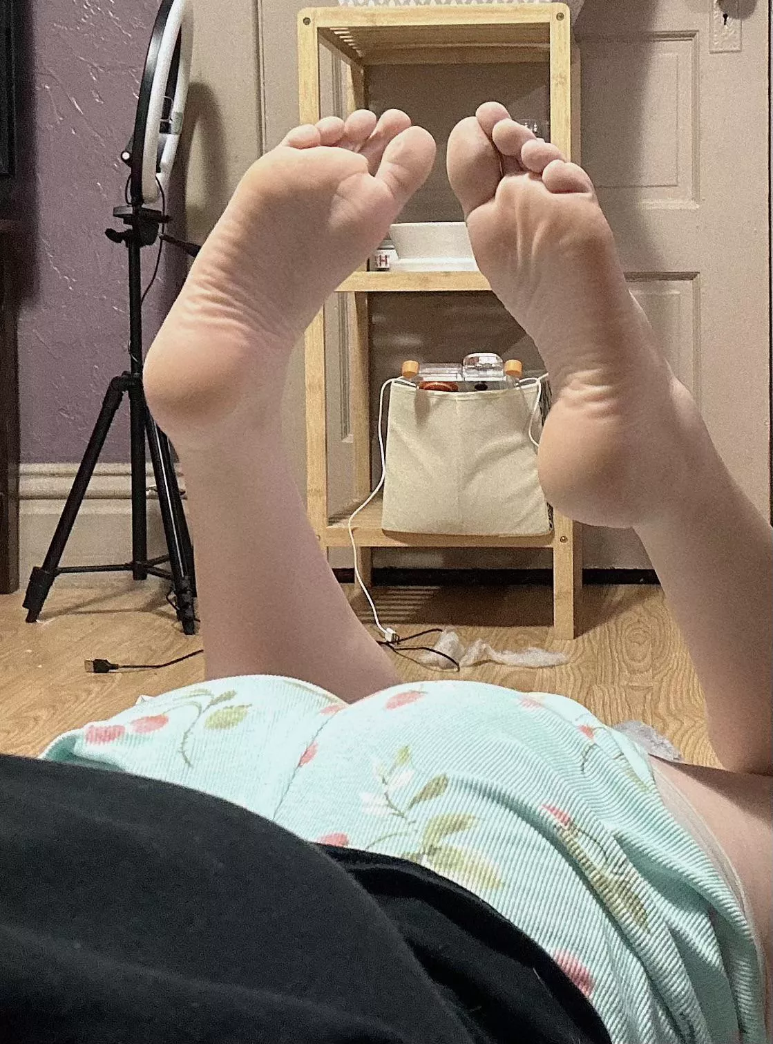 Wanna hangout with me? I’m lonely.