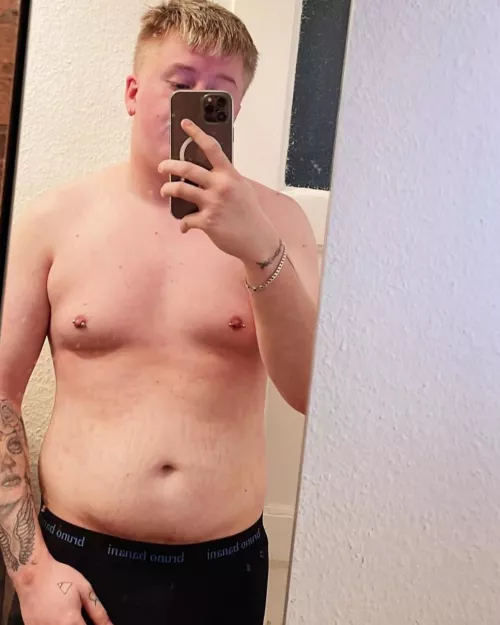 Who want to sext with me?