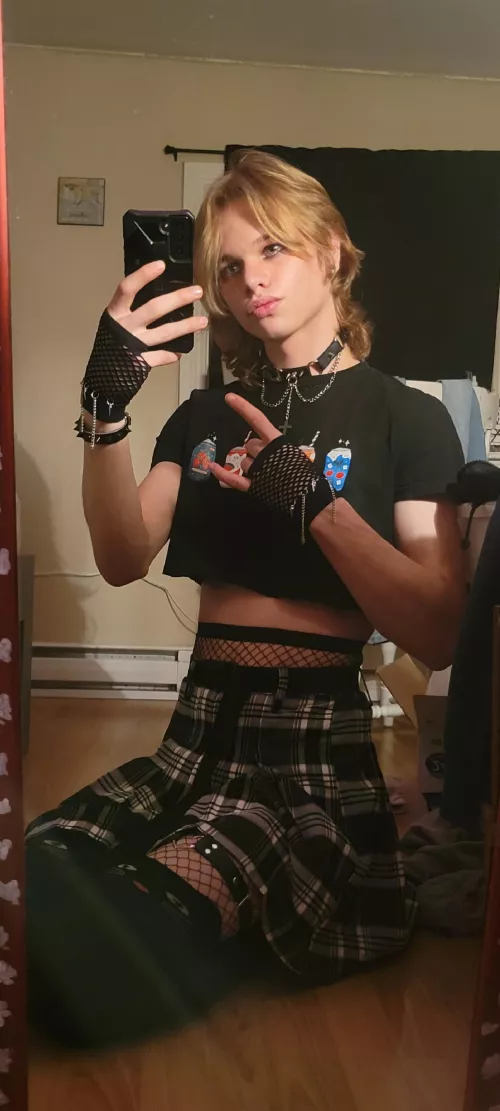 Who would go to a concert with me?