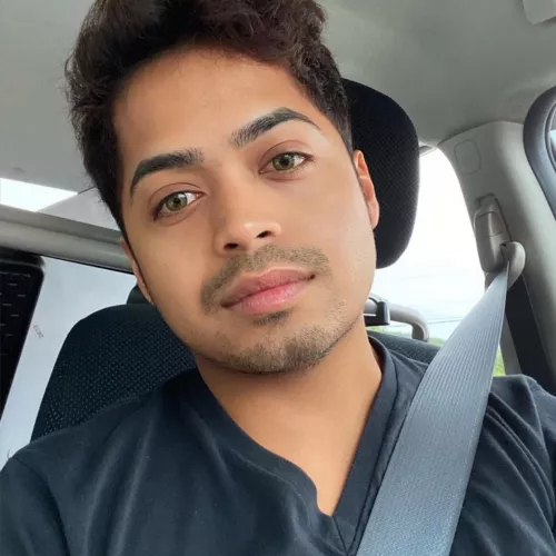 Who’s gonna be my New Years kiss? 🎉😘