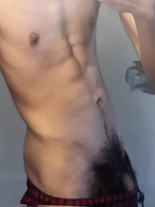 18 anyone wanna see what’s under it hmu