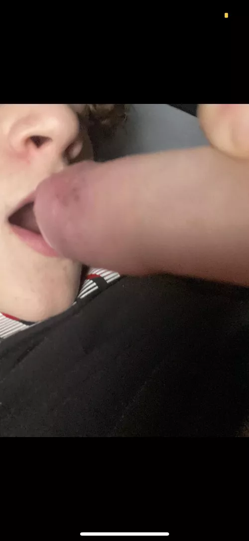 18 m will self suck live for 2 men stroking each other xx message me if you are willing to do this if u are with another man