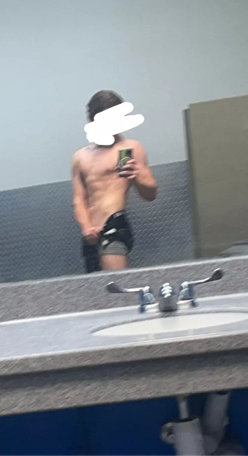 18m dom looking for fem bottoms snap is yourfavdom76