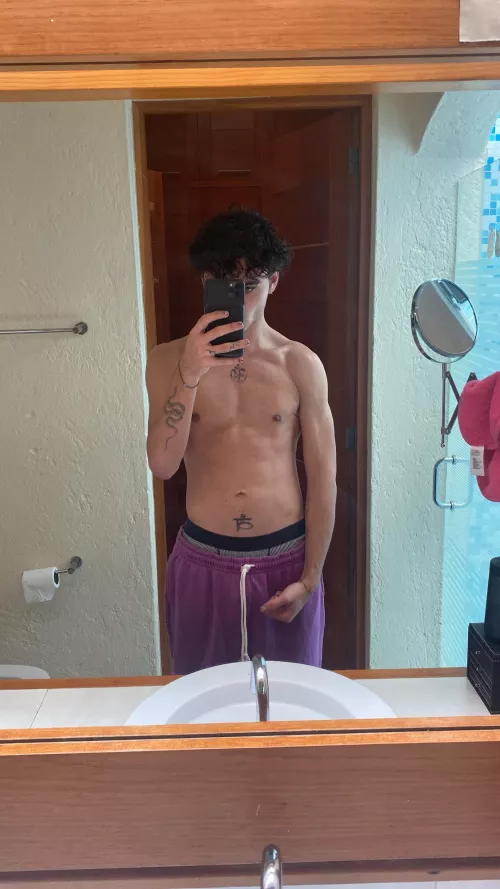 20 m looking for hot guys hmu diego_queza6190