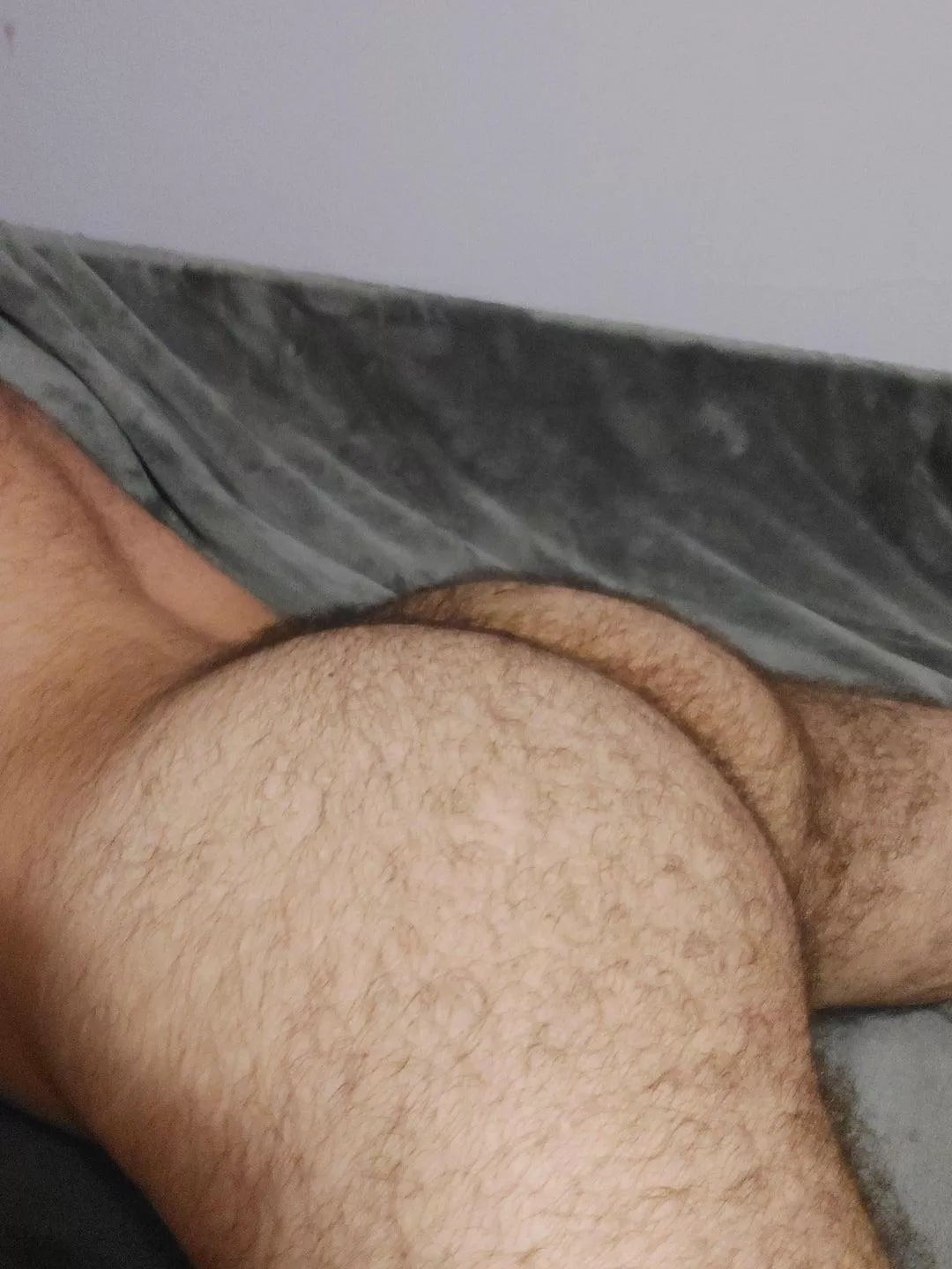 24 in shape with a big furry bubble butt. 🍑 DM me or add my snap: FurryBrud