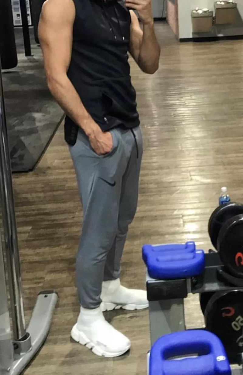 27 London looking for hung lads - sc: a_nsa00