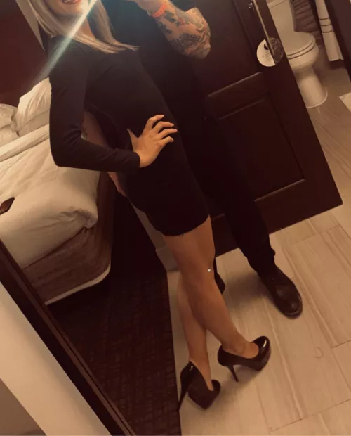 [27/24] Quean looking for a cake while we’re in Nashville this weekend :) check out the profile