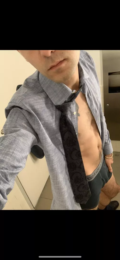 29 fit grad student for horny boys 18-21. Sc: justlooking_37