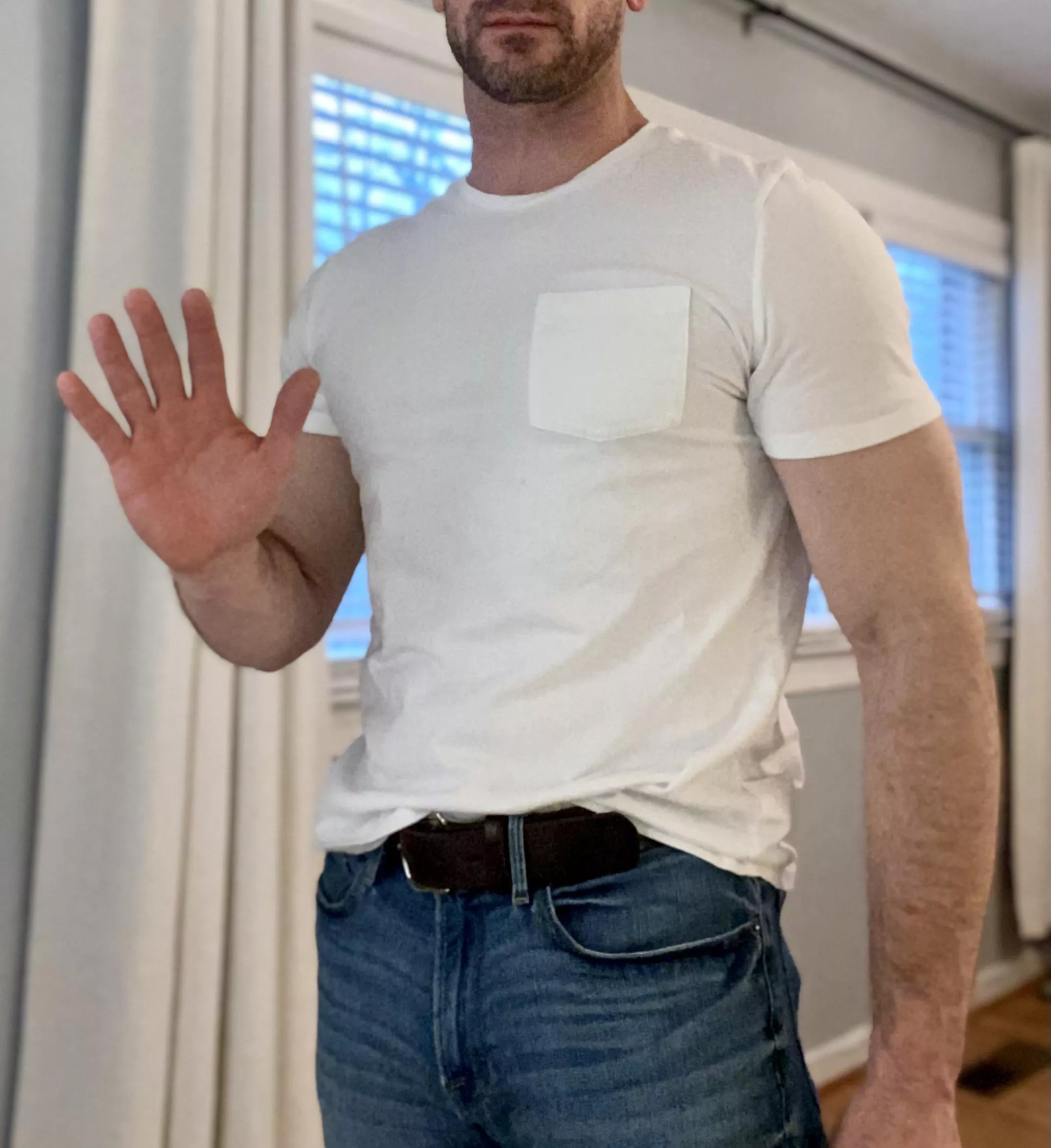 A tame picture for a tame post today. Happy New Years sexy friends. To everyone I interact with here, I thoroughly enjoy all the fun banter and for those I don’t, let’s make that a 2023 goal. I hope you all have fun tonight. 🎉