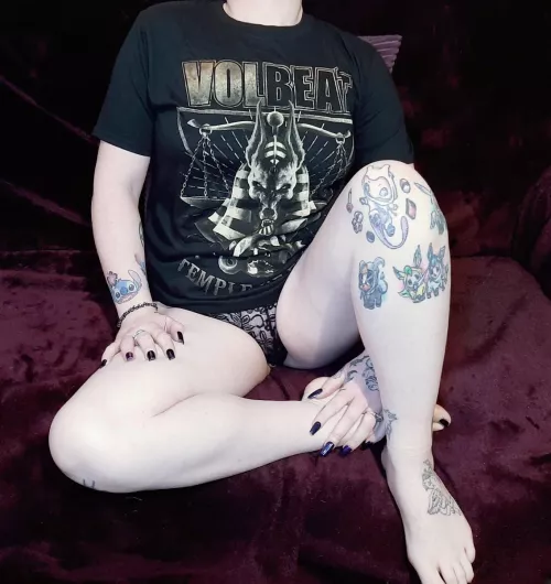 Any volbeat fans? My new lounge wear courtesy of them 😜