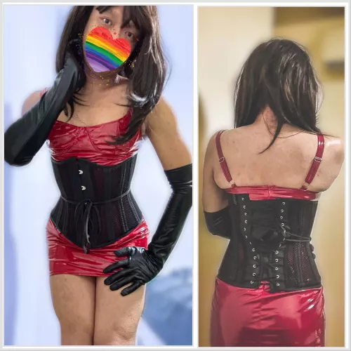 Any volunteer to help me tighten up my corset ? 🤭