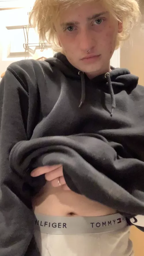 any1 wanna show this boi sum luv?