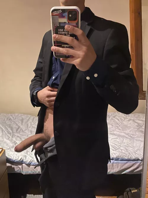 Anyone want to empty my balls before the meeting? 😈💦