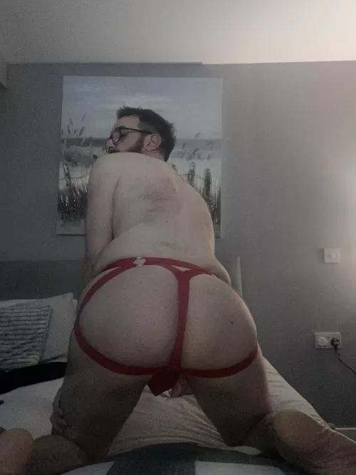 As my gf is going out for the bells tonight she wants me bringing in the new year getting fucked, so here I am in a hotel where two older men will be joining me later on tonight😈😂