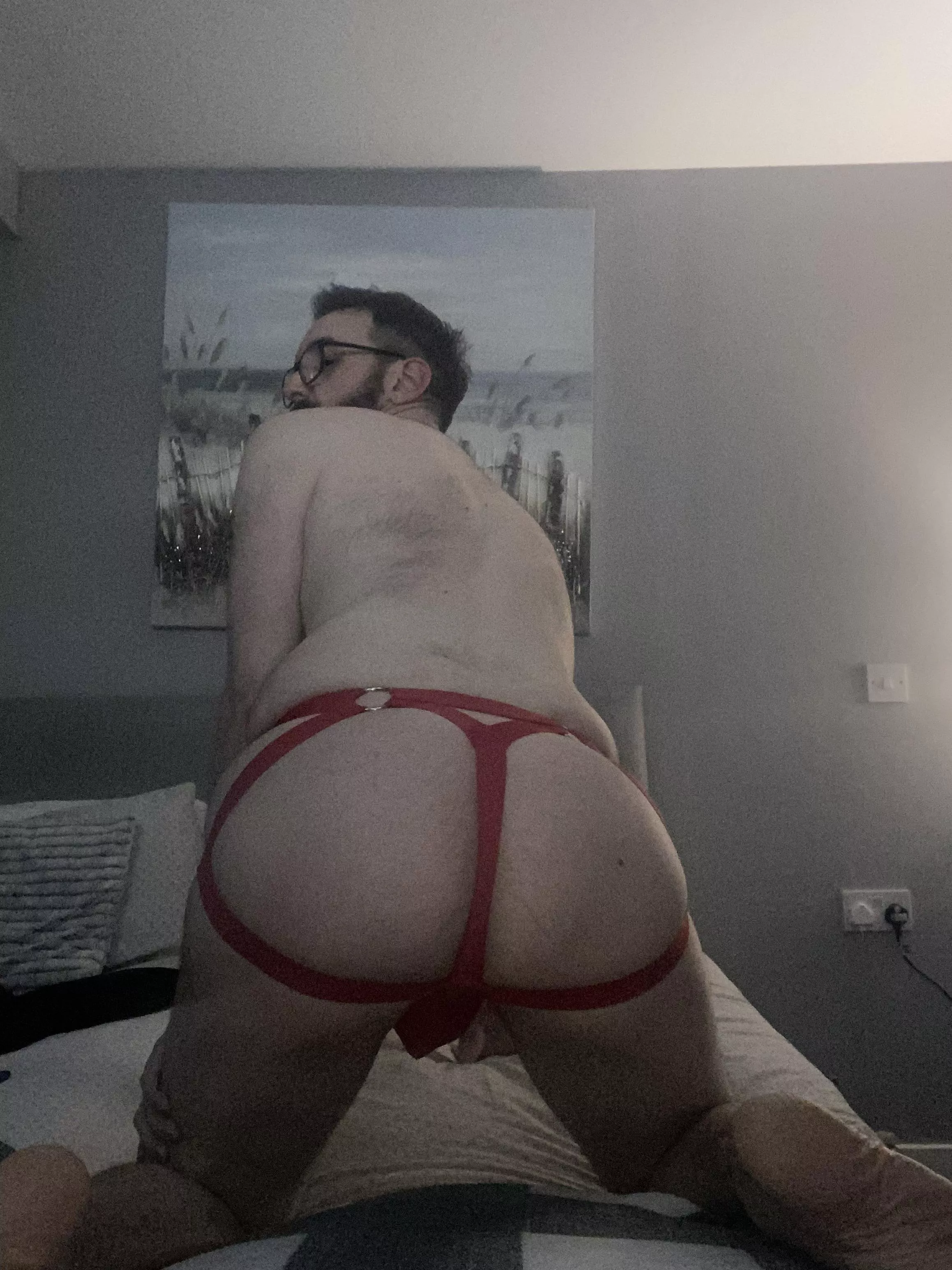 As my gf is going out for the bells tonight she wants me bringing in the new year getting fucked, so here I am in a hotel where two older men will be joining me later on tonight😈😂