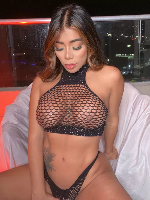 Come get a piece of this Colombiana