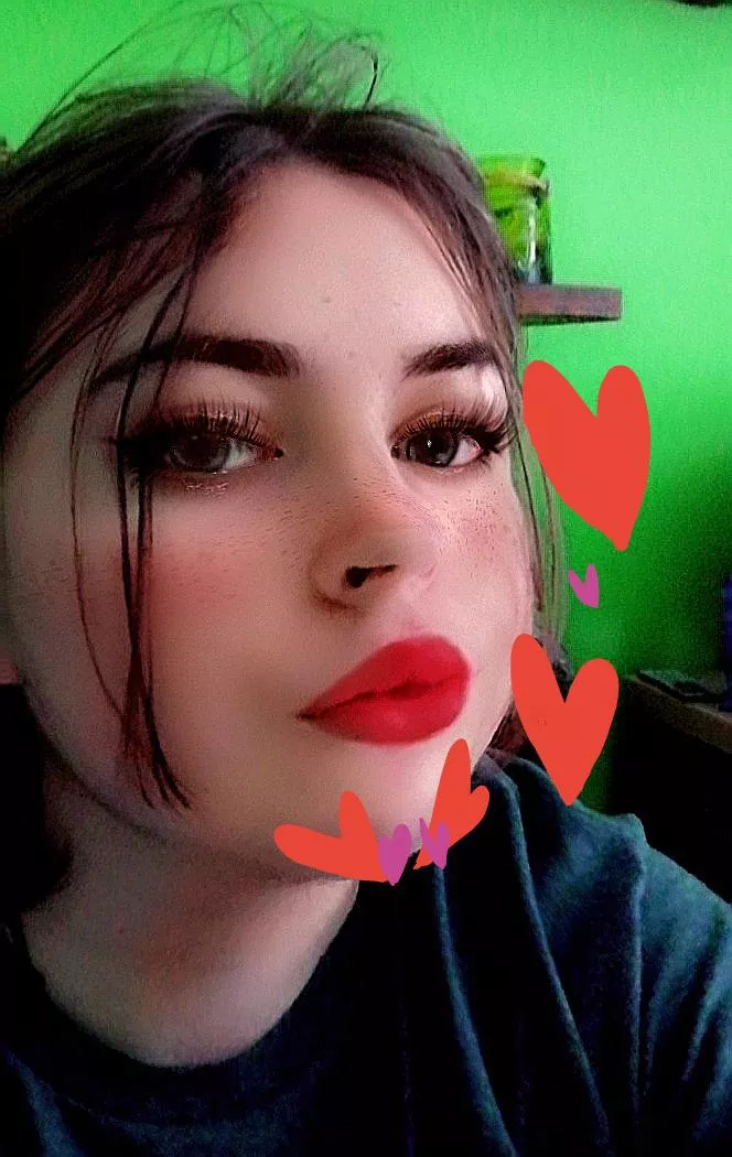 Do I have a bimbo face??