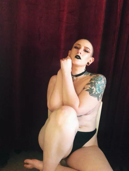 [domme] Send me your dick picks, I want to have a good laugh. Now.