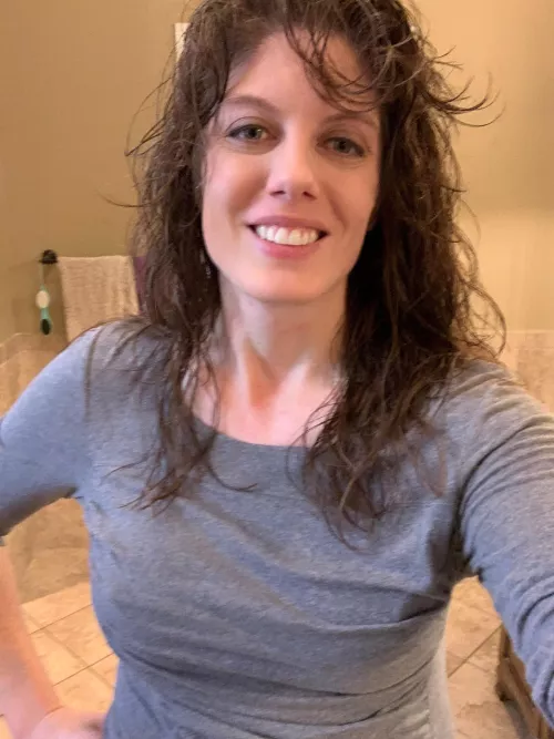 Errands on Saturday means wet hair and no bra