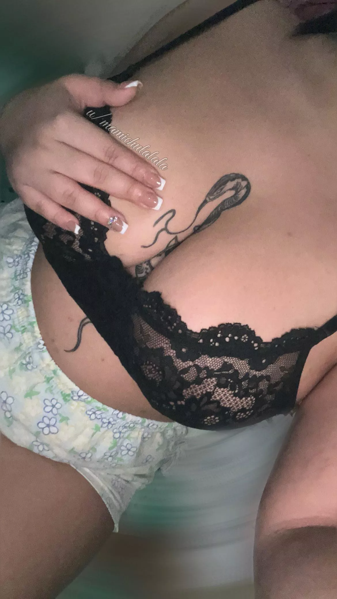 (f) look at my new nails 👀