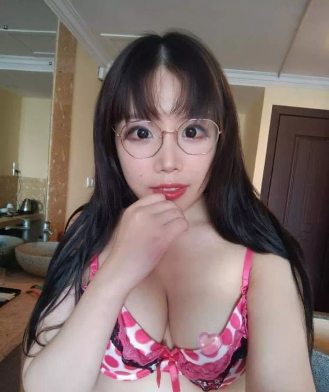 F27 Chinese with glasses