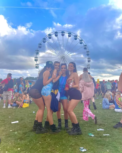 Festival babes