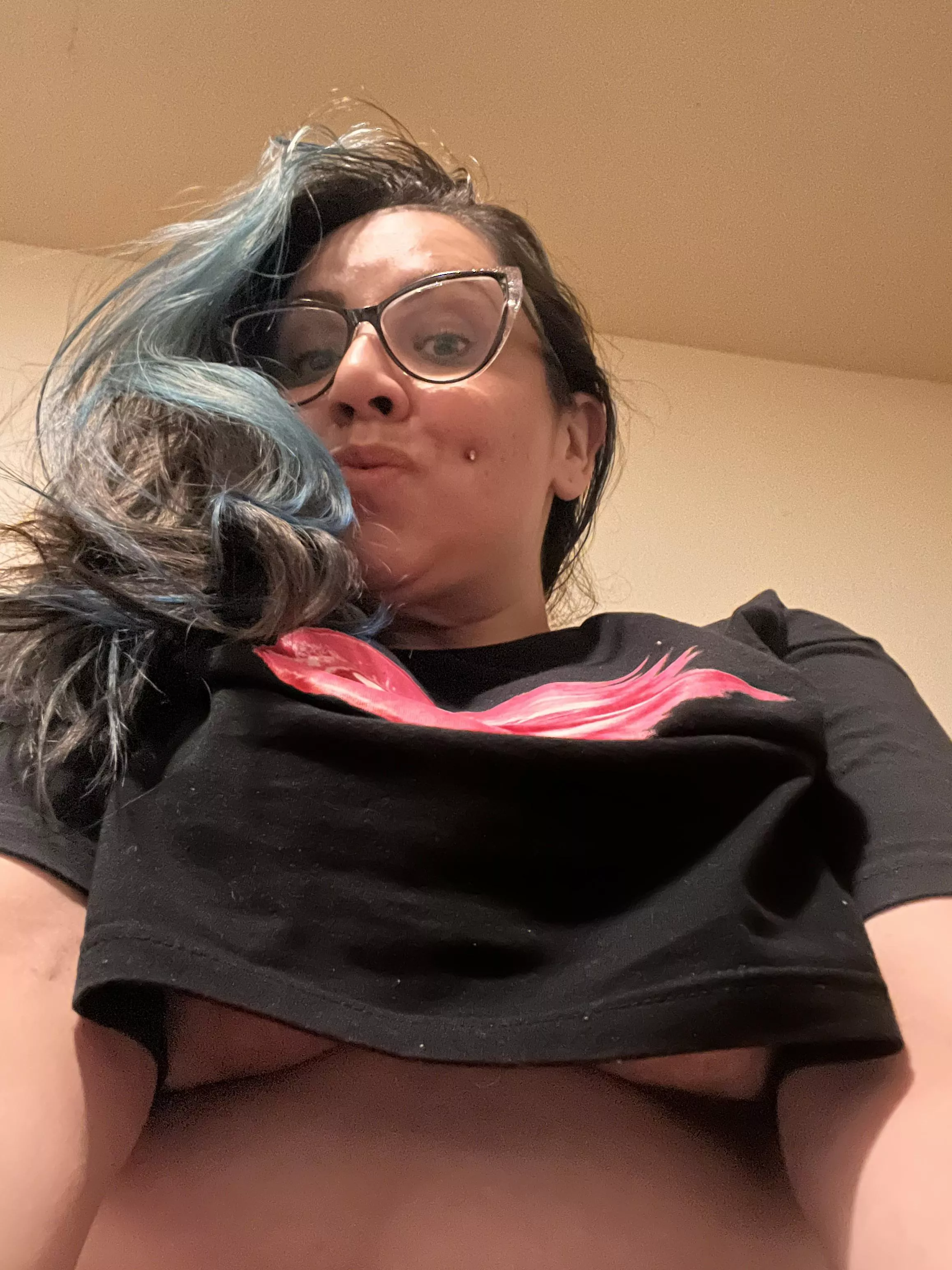 Free the titties Friday 🤷🏻‍♀️. It’s too early for me to be in bed already 😏