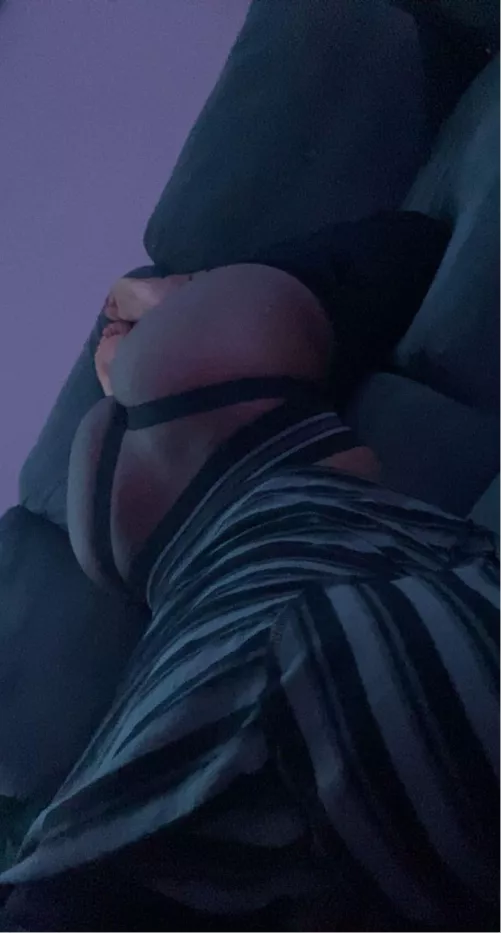 Get behind me and put your hands on my waist 👅🍑