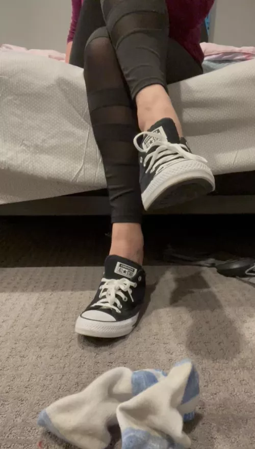 Going to fly home in my favorite shoes 🥰