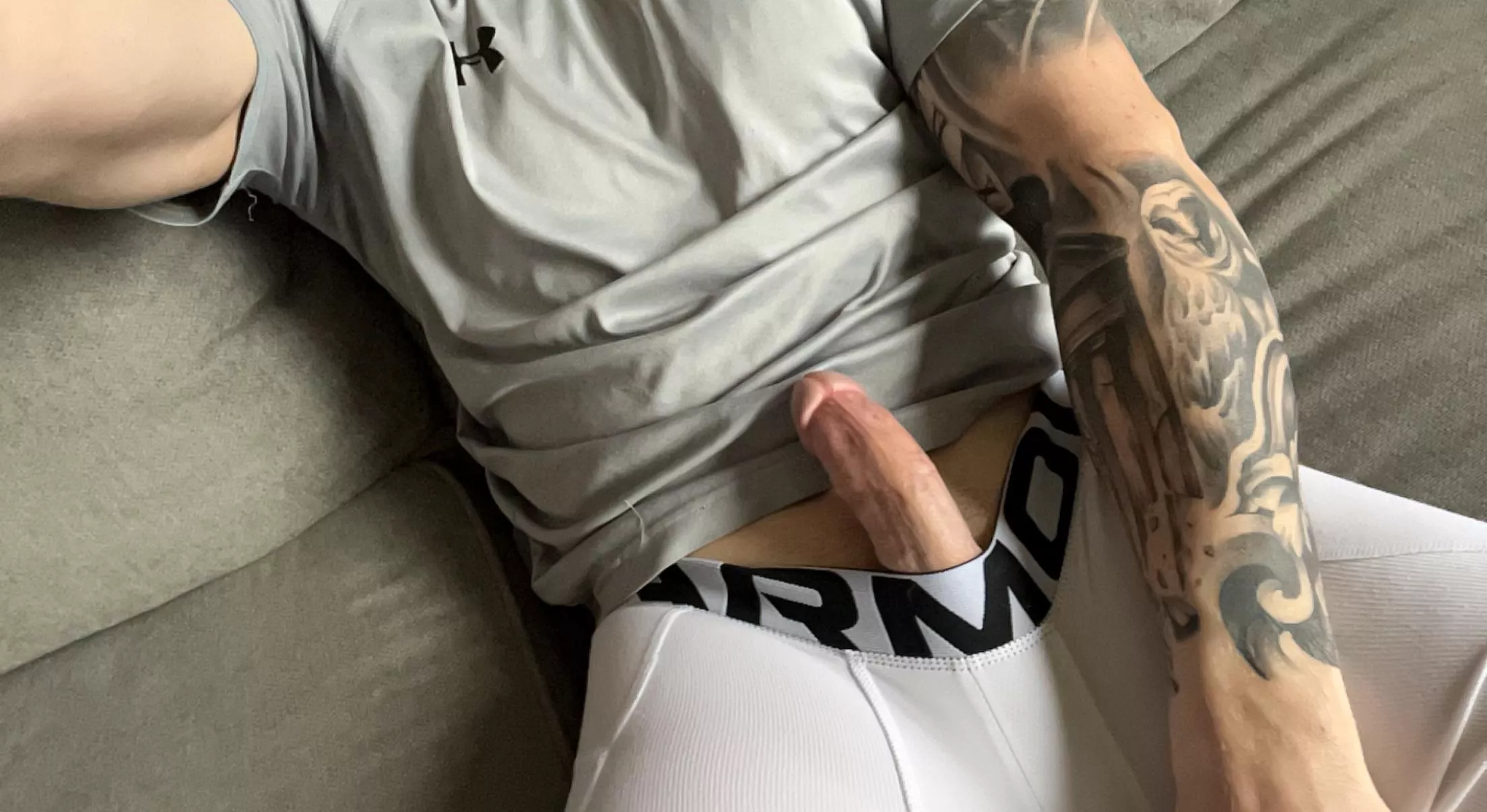 Gunna do some off day cardio, figured I’d give you a peek behind the cold weather leggings 😈🏃‍♀️