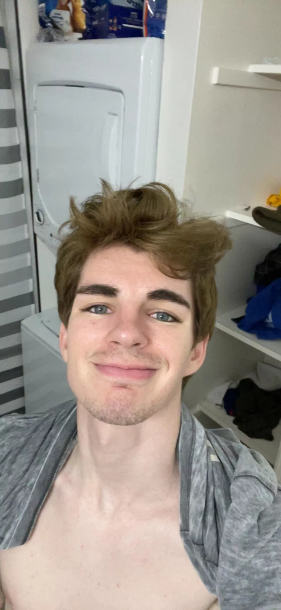 Happy New Years Eve bros!! Anyone wanna kiss at midnight? 😚🥰