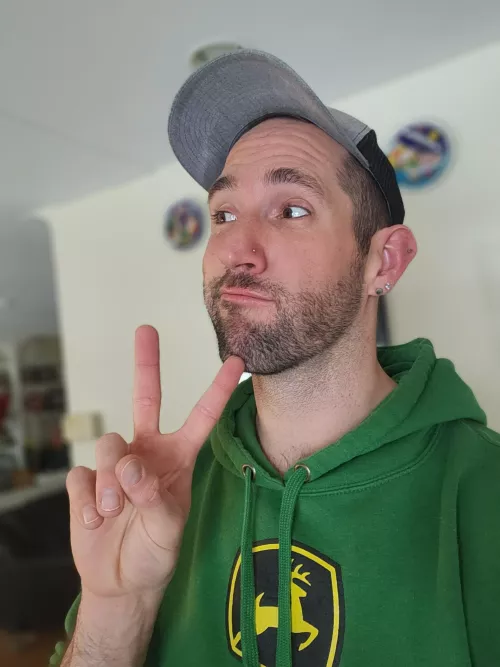 happy new years eve! I hoe you end the year knowing that you matter. You're beautiful. You're stronger than you know.